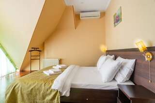Отель Fantasia Hotel Поляна Двухместный номер с 1 кроватью или 2 отдельными кроватями - Мансарда-2