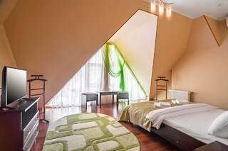 Отель Fantasia Hotel Поляна Двухместный номер с 1 кроватью или 2 отдельными кроватями - Мансарда-3